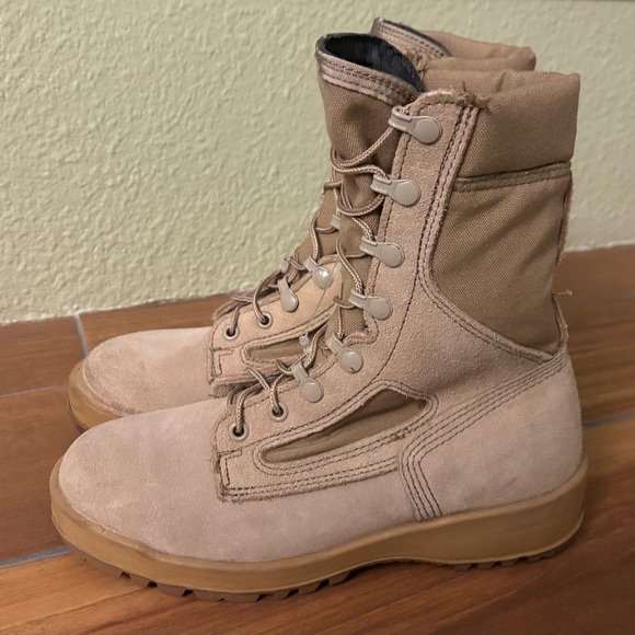 Wellco Other - Wellco Deseret Tan HOT WEATHER FLAME RESISTANT VIBRAM SOLE COMBAT BOOT Size 5.5